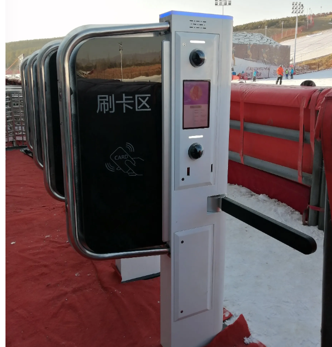 小泥人雪场闸机：开启滑雪场智慧通行新篇章